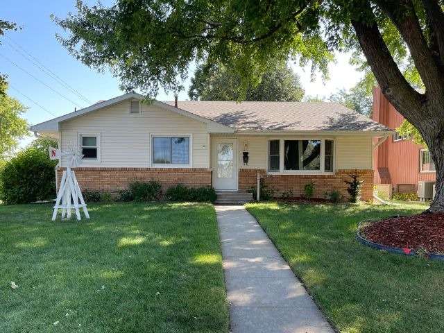 3415 Lakeview Drive, Kearney, NE 68845